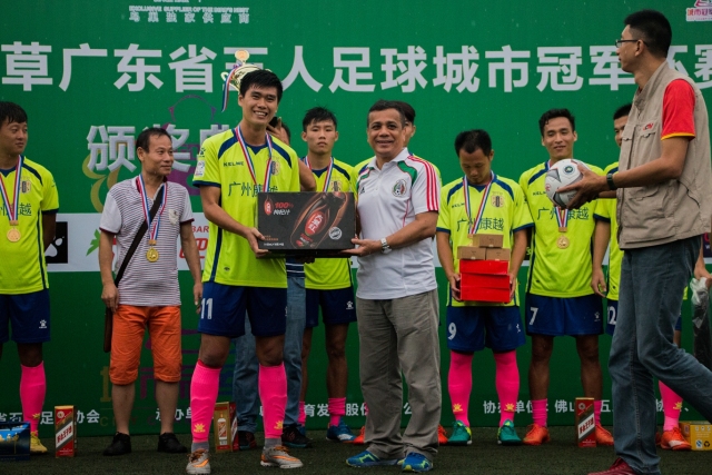 福克斯：我们必须想办法轻松得分 提速抓转换 打好快攻